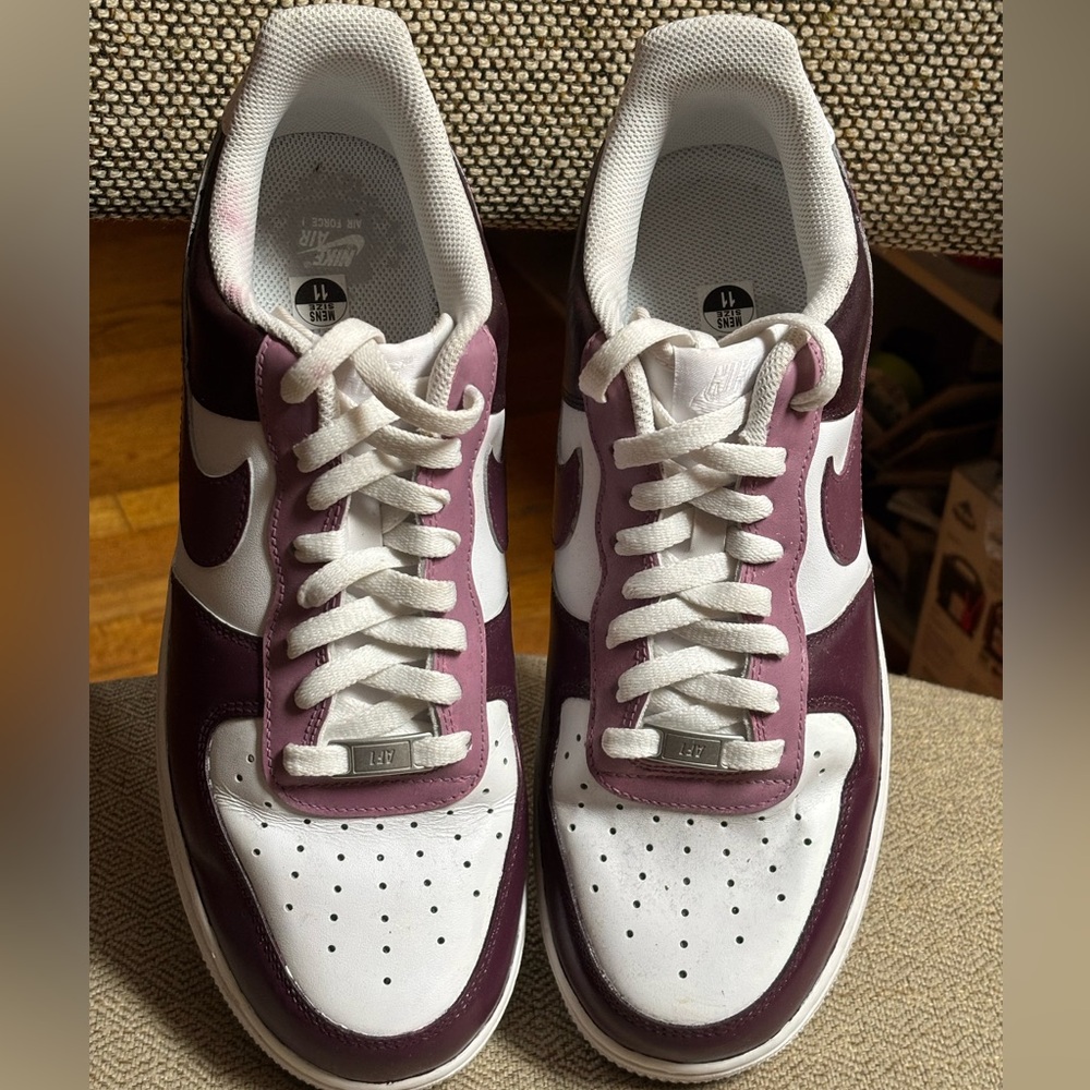 Men's Purple and White Sneakers
Size  11
Good condition